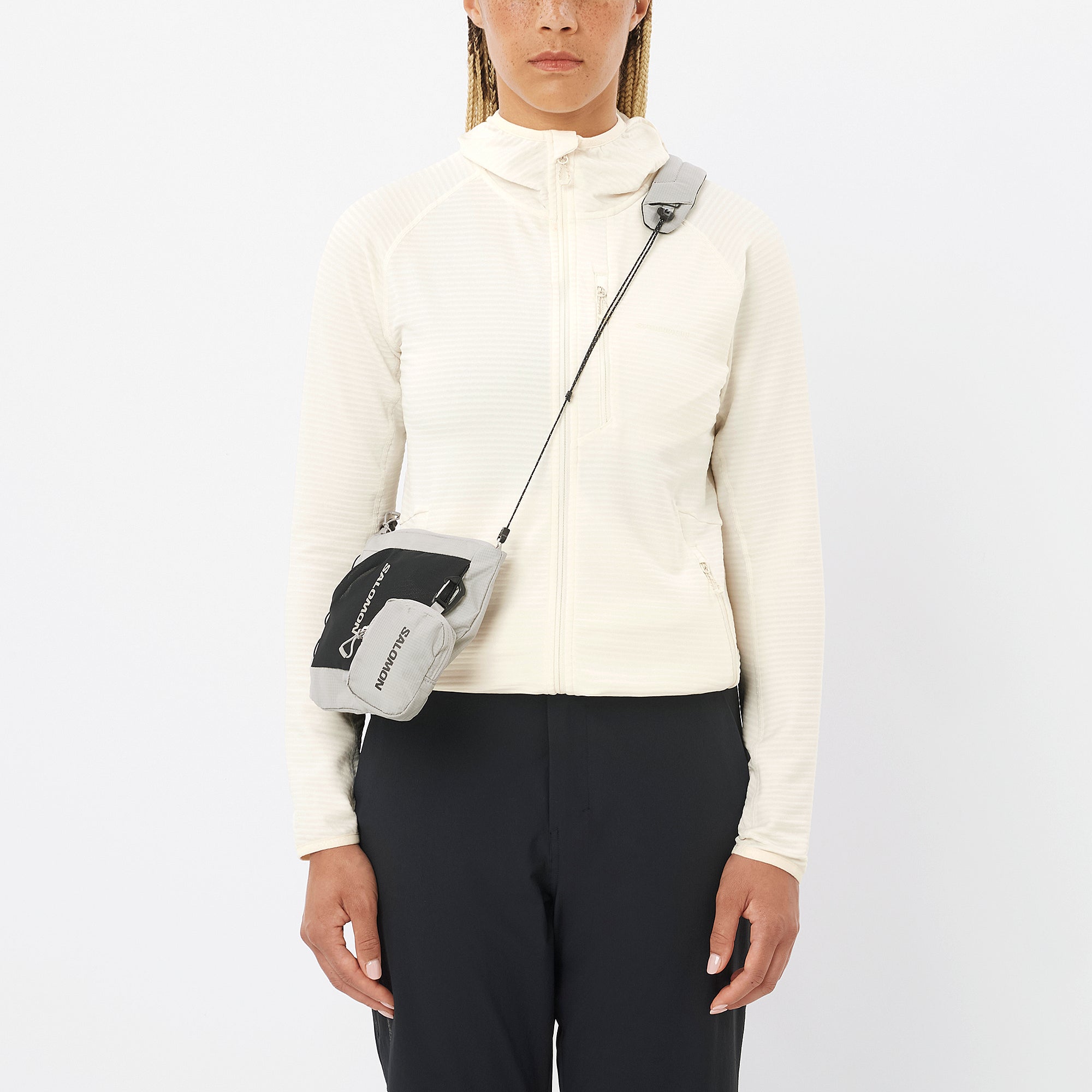 Imagen principal del producto ESSENTIAL LIGHTWARM - Chaqueta intermedia con capucha para mujer
