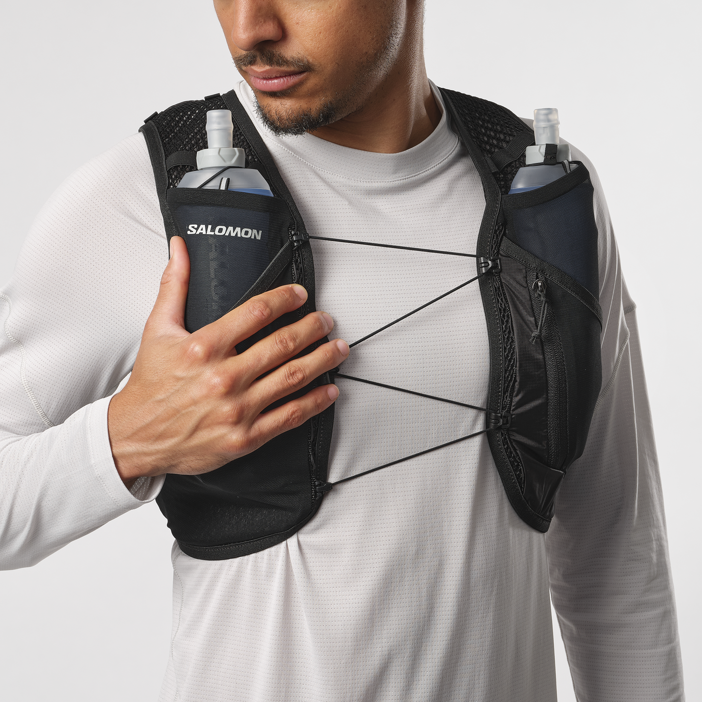 Женский беговой рюкзак Salomon Active Skin 4, цвет: Чёрный / Металлический — фото 3