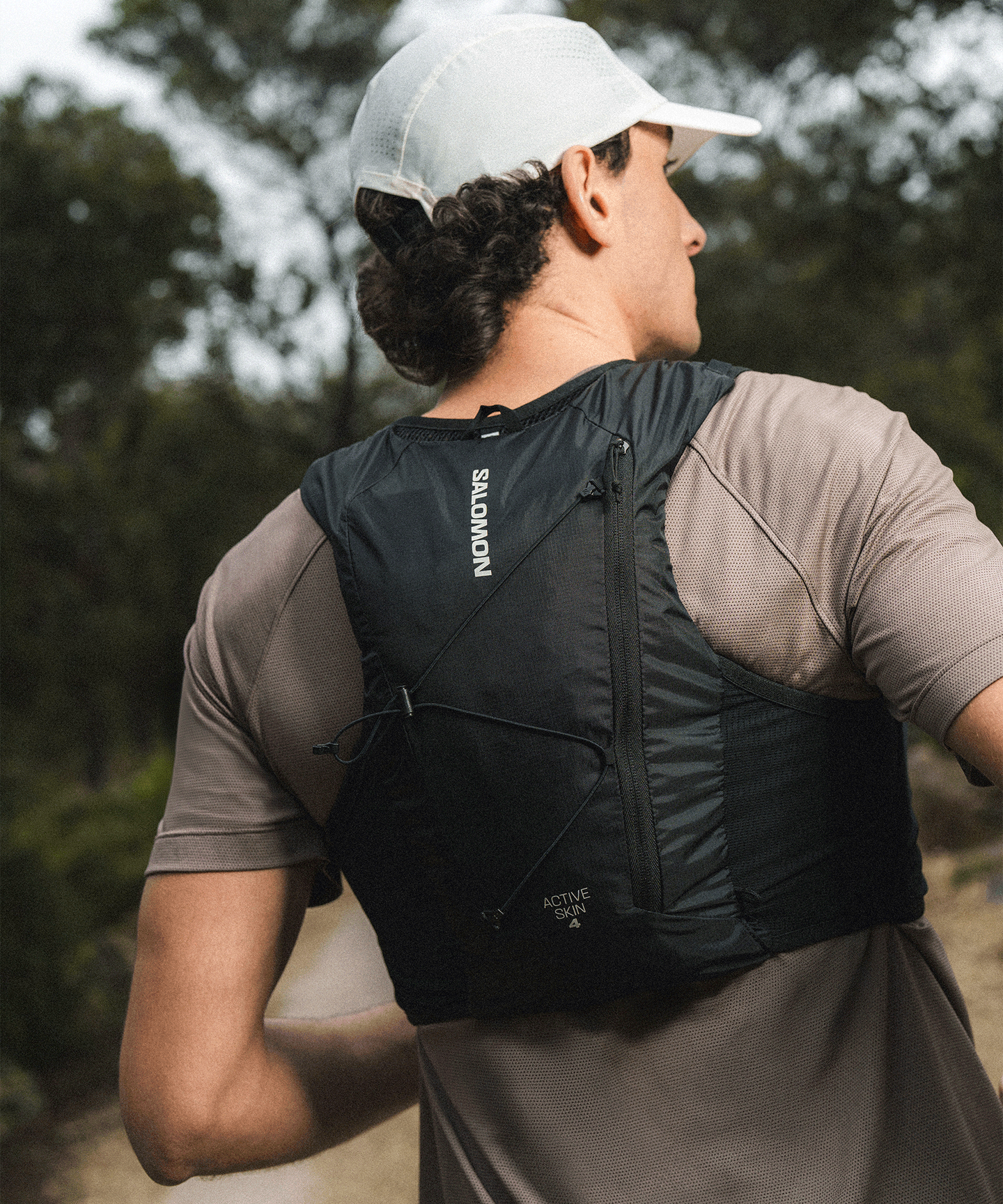 Женский беговой рюкзак Salomon Active Skin 4, цвет: Чёрный / Металлический — фото 11