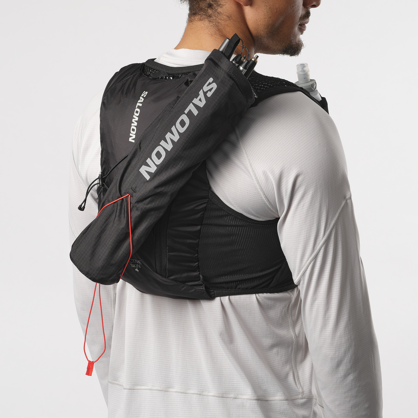 Женский беговой рюкзак Salomon Active Skin 4, цвет: Чёрный / Металлический — фото 5
