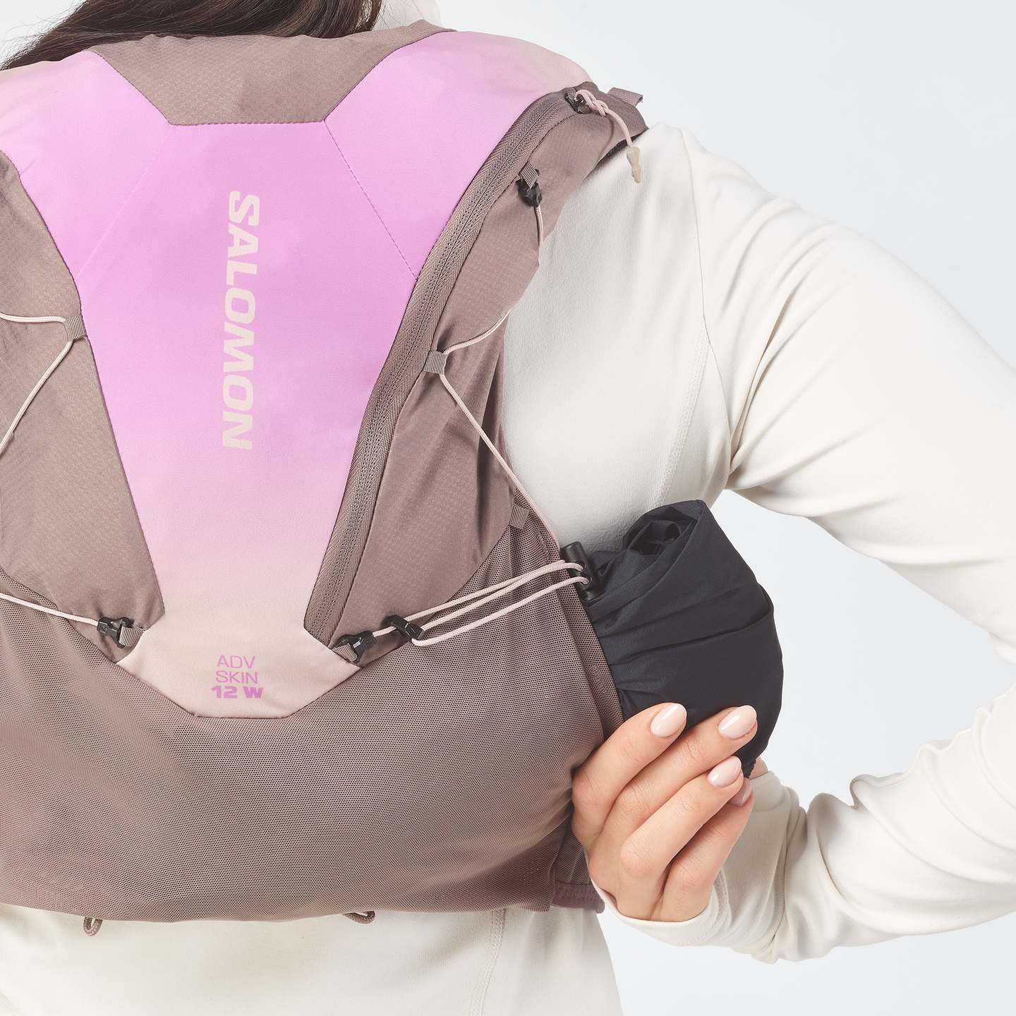 Женская сумка Salomon Adv Skin 12 Gradient, цвет: Железный / Теневой серый — фото 7