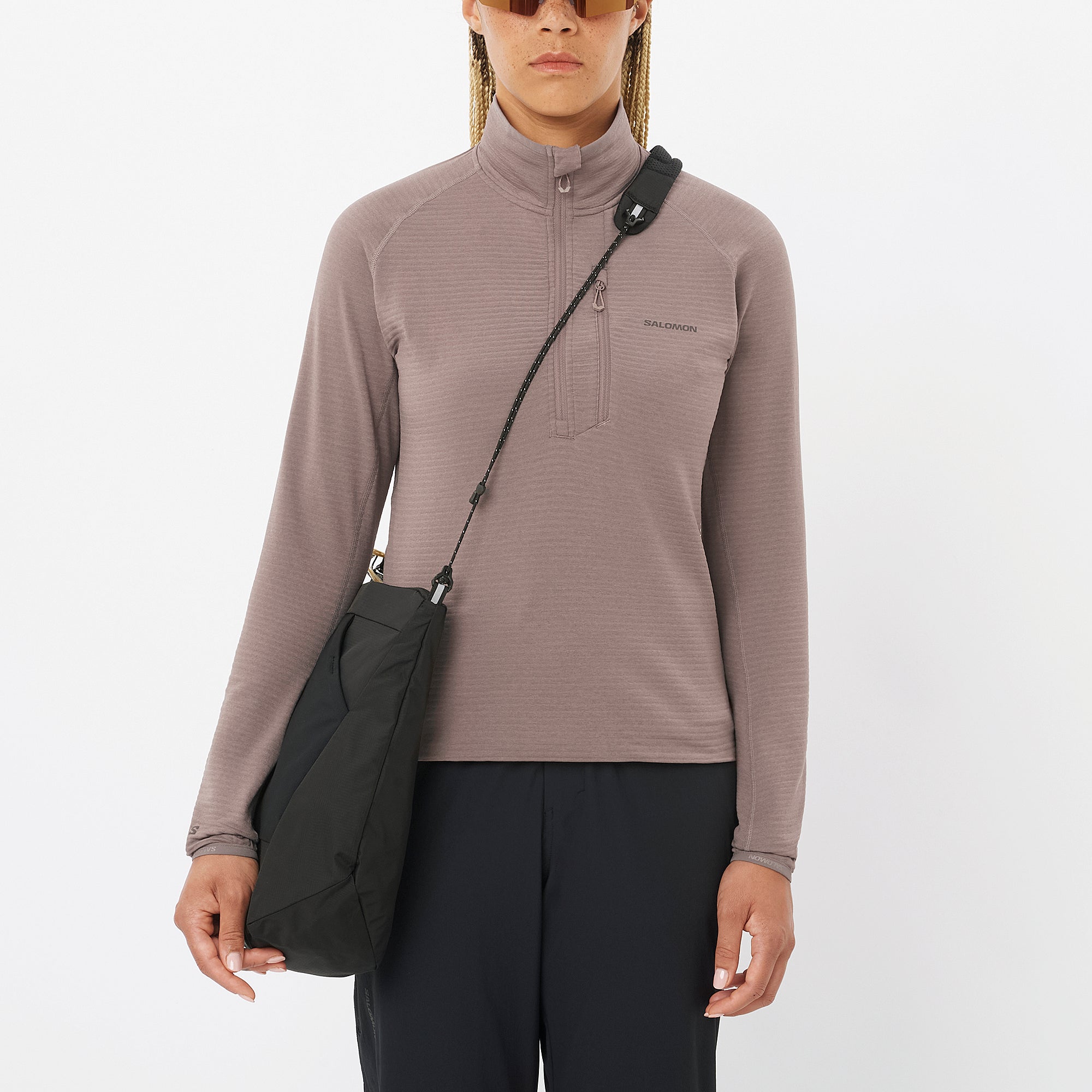 Main product image of ESSENTIAL LIGHTWARM - Mellemlagsjakke med halvlang lynlås til kvinder