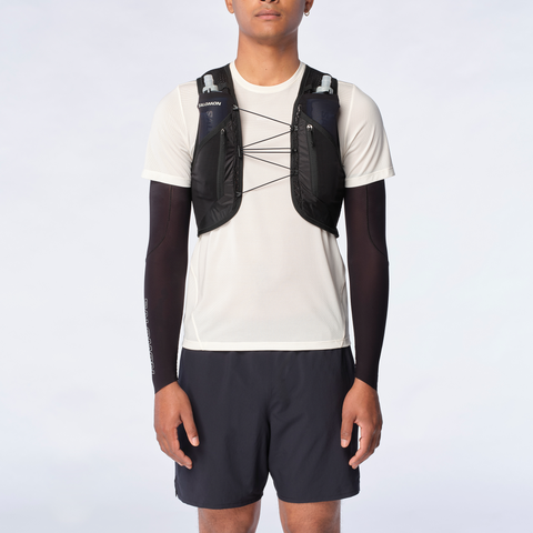 Женский беговой рюкзак Salomon Active Skin 12, цвет: Чёрный / Металлический