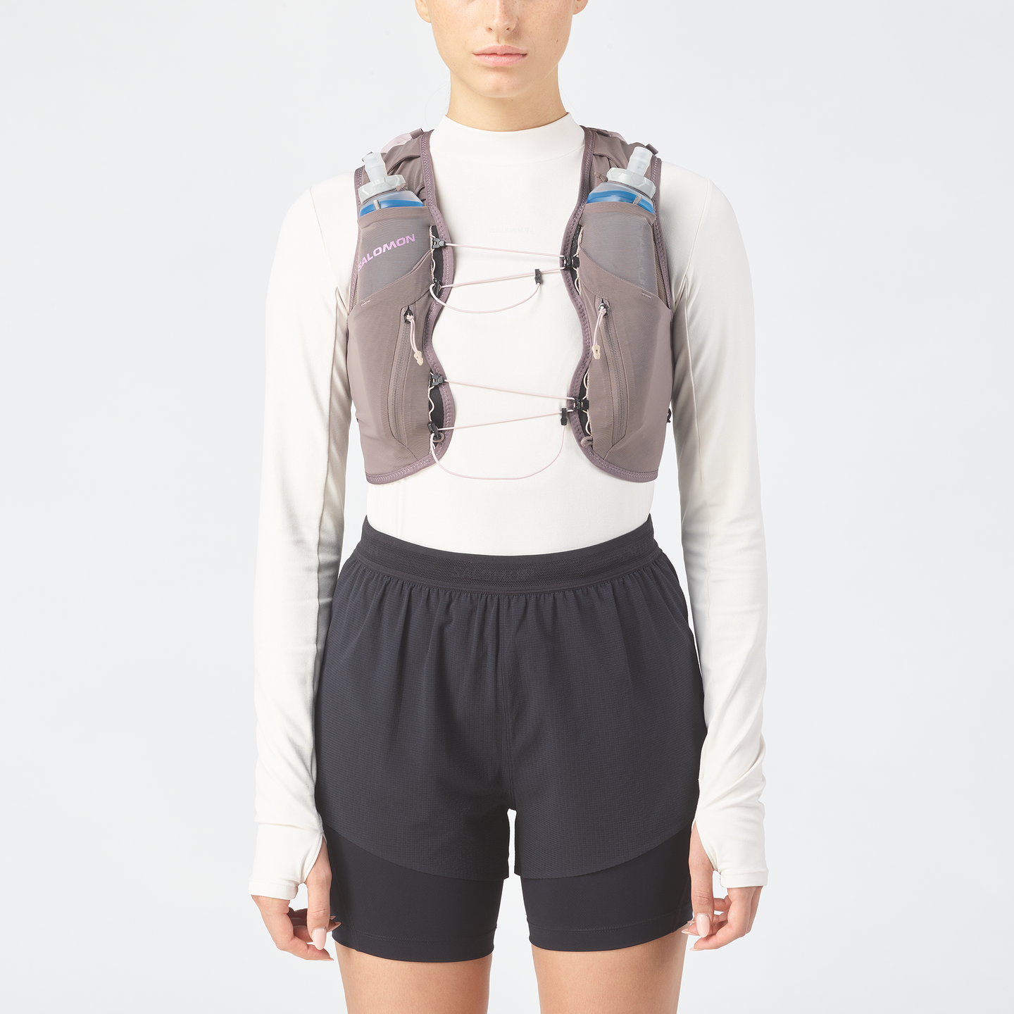 Женская сумка Salomon Adv Skin 12 Gradient, цвет: Железный / Теневой серый — фото 1