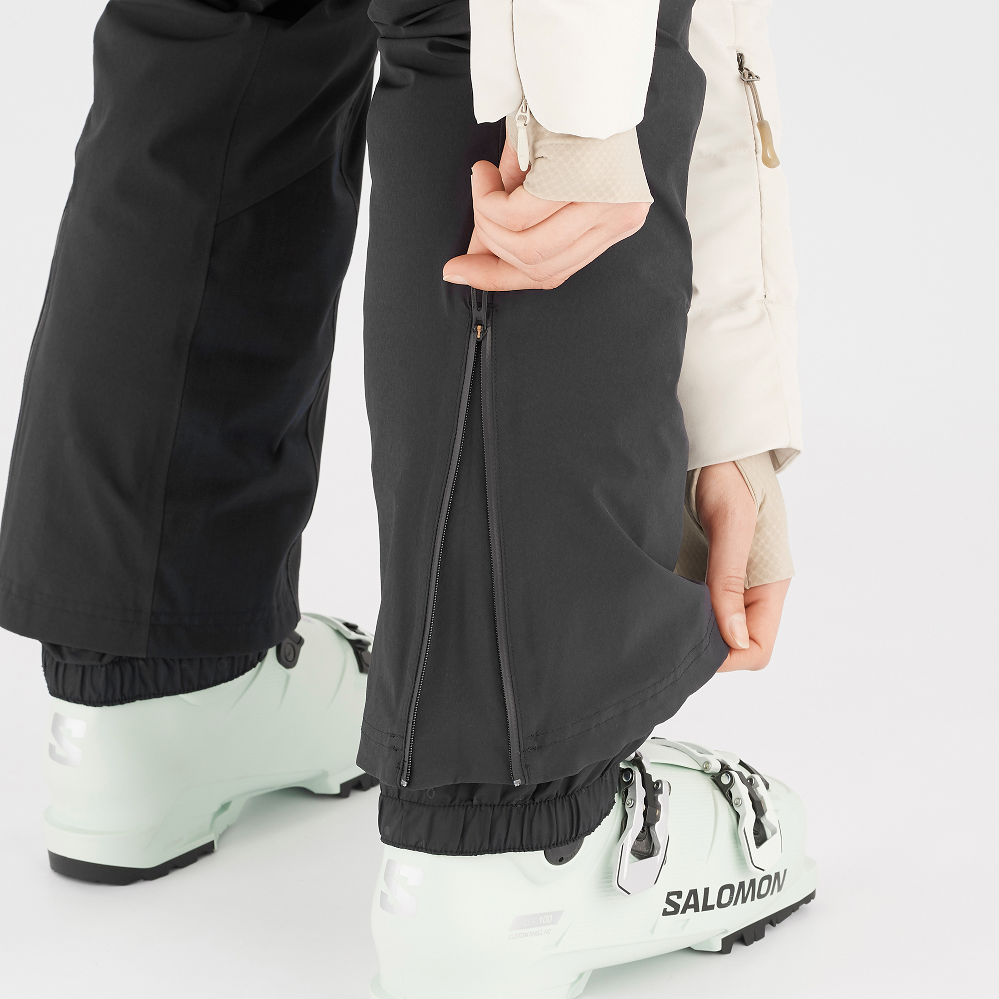 SALOMON レディース Sサイズ スキーウェア　美品！ 2025年最新】SALOMON スキーウェア(女性用)の人気アイテム - メルカリ