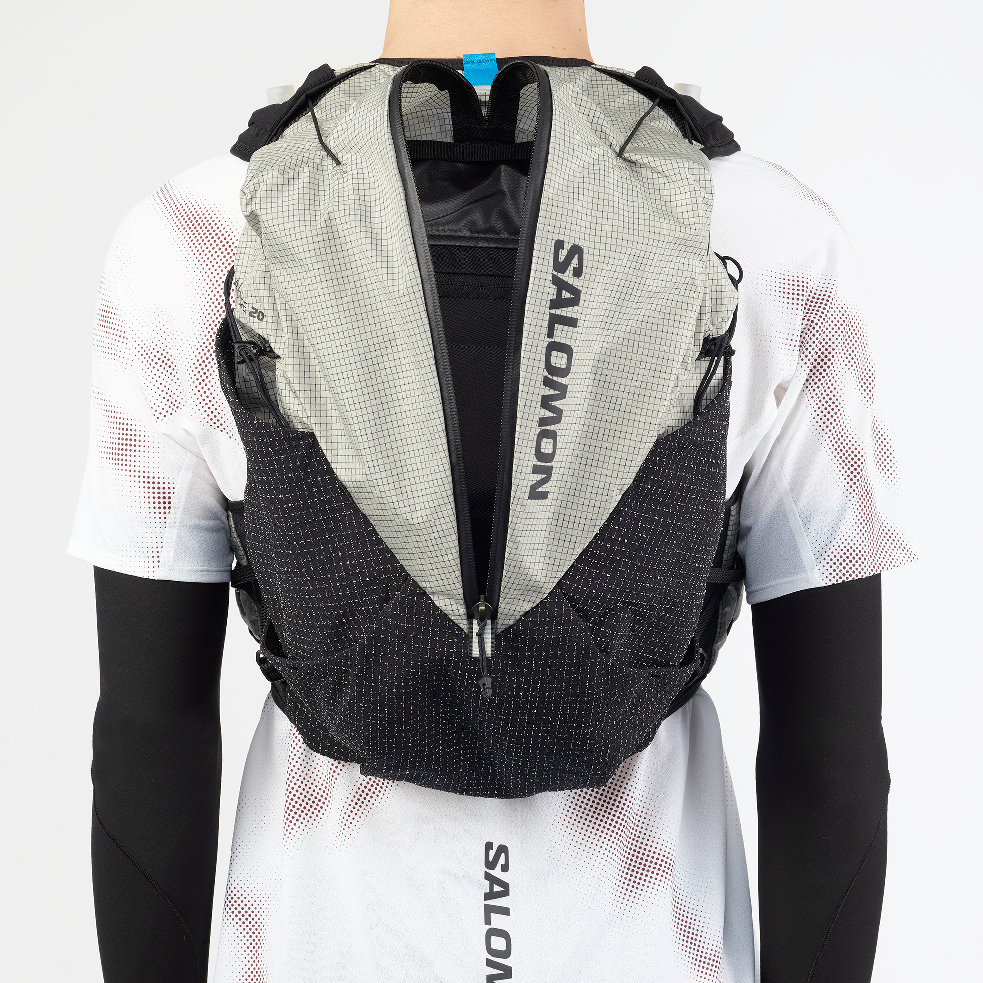 salomon SLAB ベスト 8L ボトル付き BLA.jpg